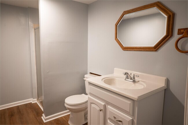 Building Photo - 400 Midland Dr