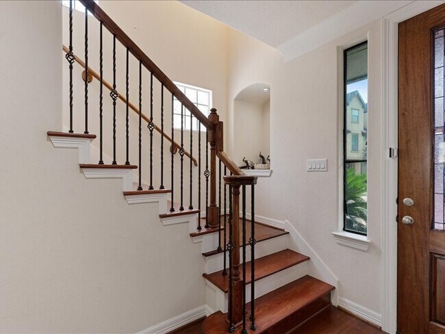 Building Photo - 5502 Lunia Ln
