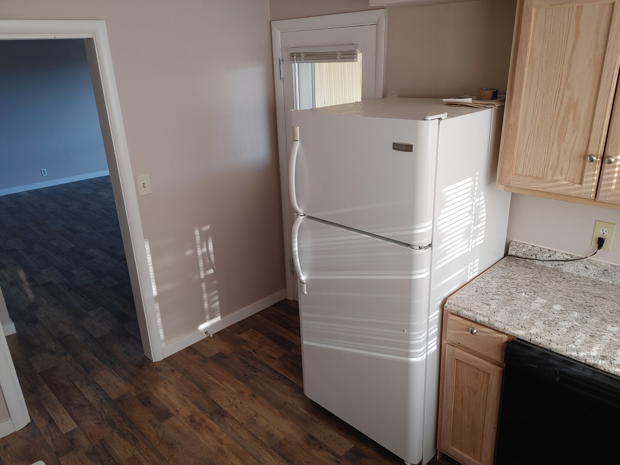Kitchen - 214 E 6Th Ave