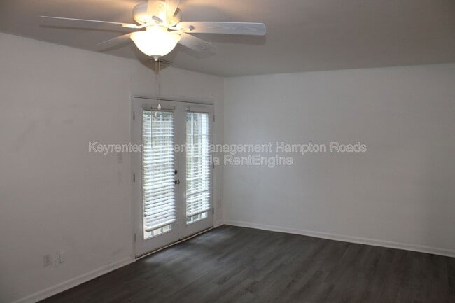 Building Photo - 5776 W Hastings Arch