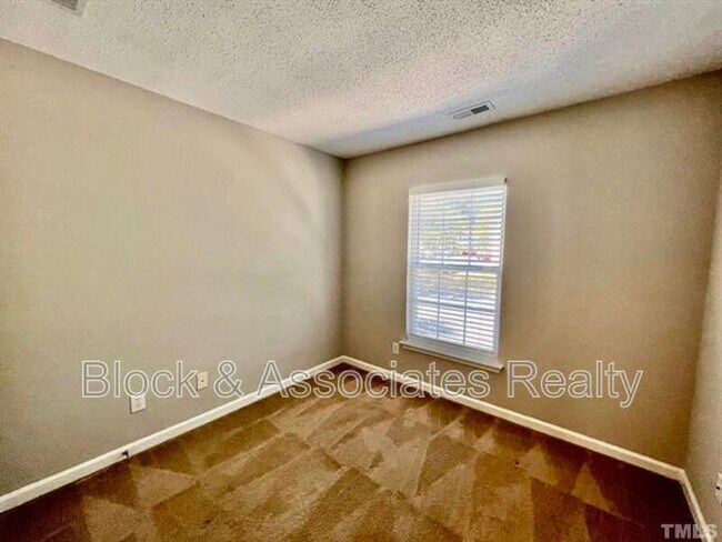 Building Photo - 412 Canyon Lake Cir