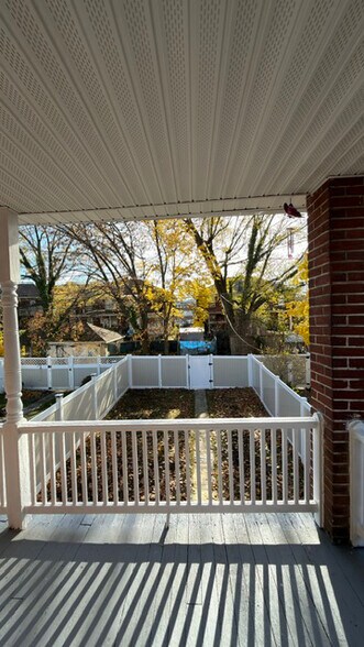 Building Photo - 284 W Maple St