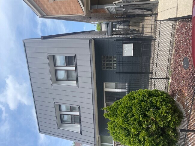 Primary Photo - 3650 W George St