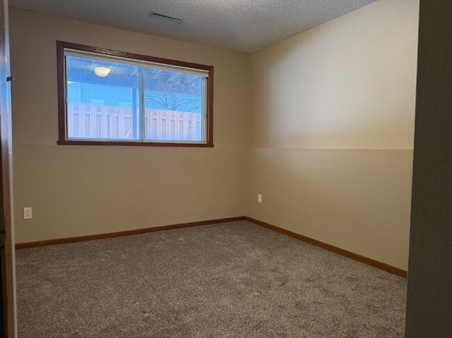 Building Photo - 2733-33 1/2 33 1/2 Ave S