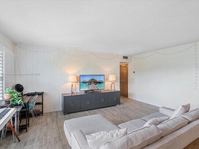 Building Photo - 255 Sunrise Dr