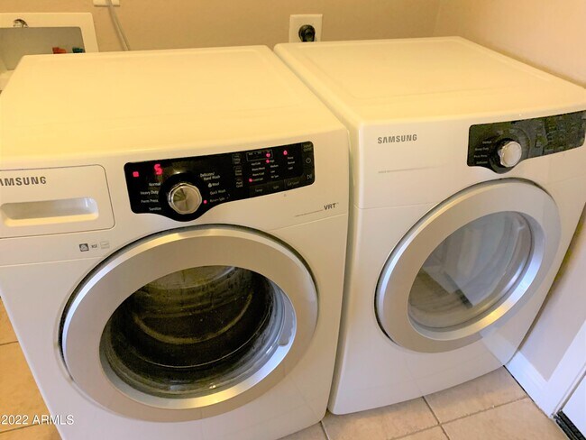 Building Photo - 1273 N Exeter St