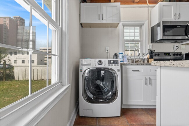 Washer in unit with Starter Pack Detergent - 2702 Perrin Dr