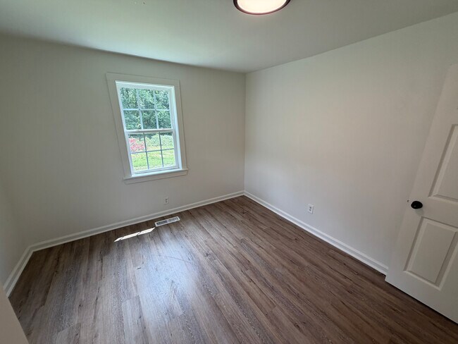 Building Photo - Room in Single Family Home on Fox St SW