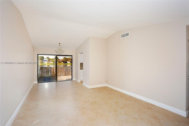 Building Photo - 4902 SW 138th Ave