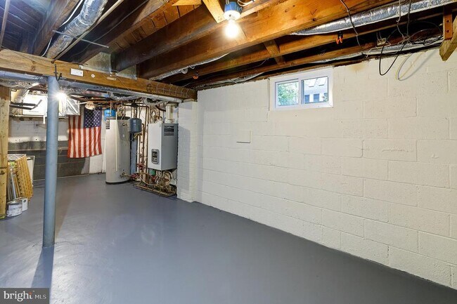 Building Photo - 5808 Oxford Rd