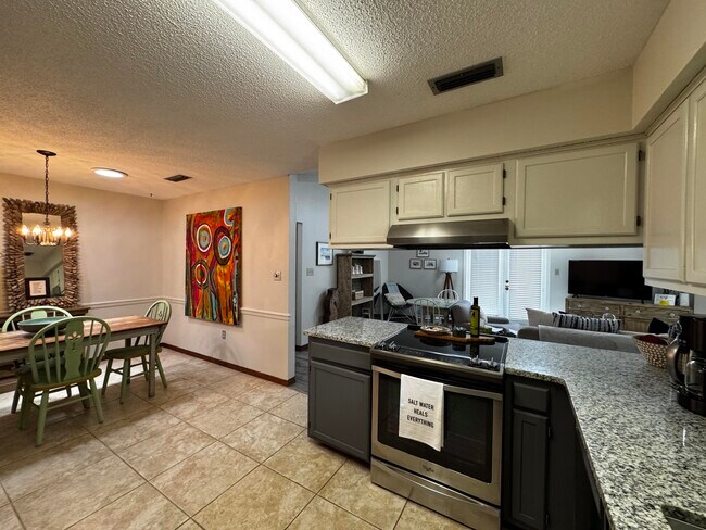 Building Photo - 8817 Kiwi Pl