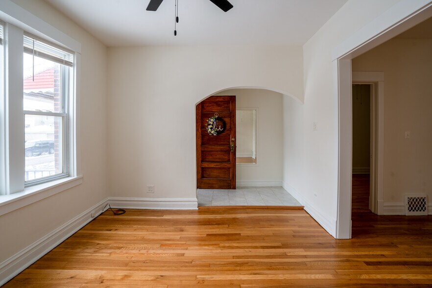 Building Photo - 3541 N Whipple St