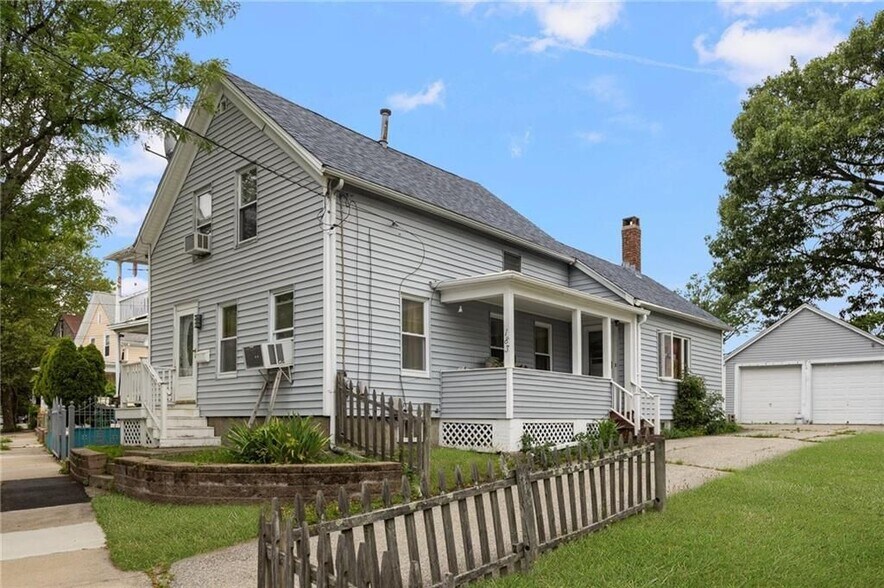 Building Photo - 183 Baker St