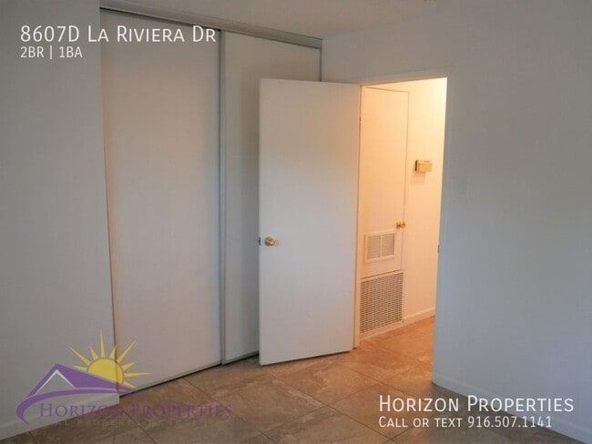 Building Photo - 8607 La Riviera Dr
