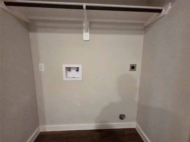 Building Photo - 9914 Grosbeak Ln