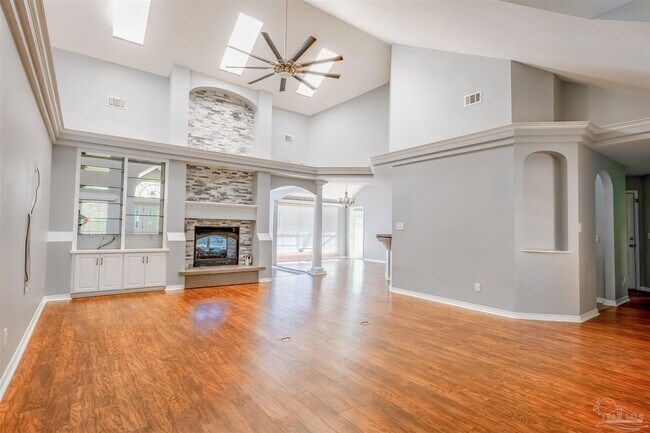 Building Photo - 400 Ridge Wood Cir