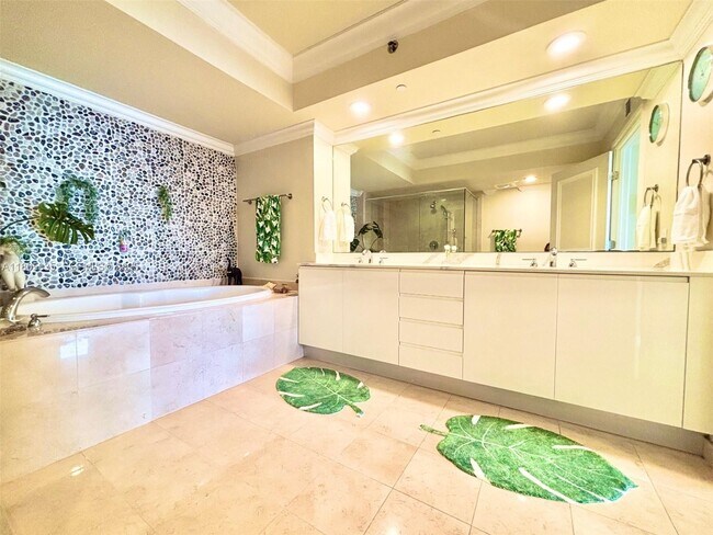 Building Photo - 1830 S Ocean Dr