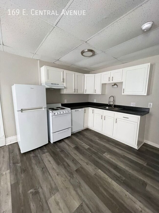 Building Photo - 169 E Central Ave