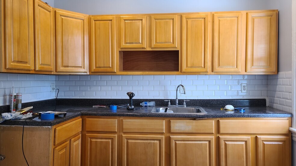 Primary Photo - 271 Claremont Ave
