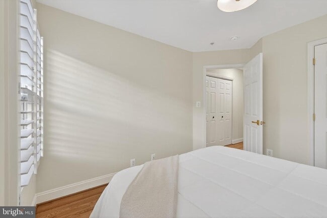 Building Photo - 700 Kahn Pl