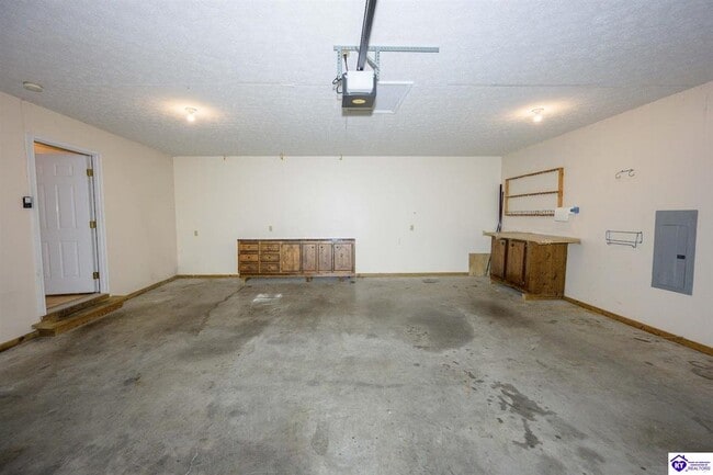 Building Photo - 1802 Oriole Dr