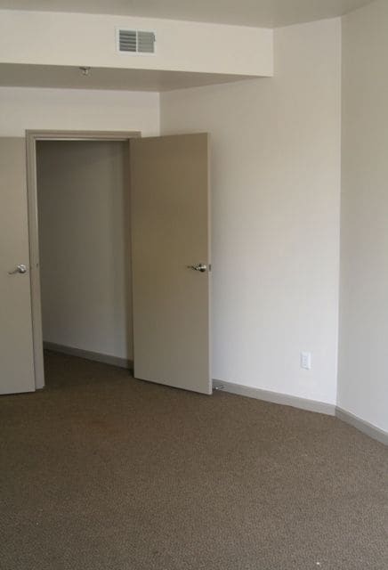 Building Photo - 3 br, 1 bath Apartment - Galston Apartments