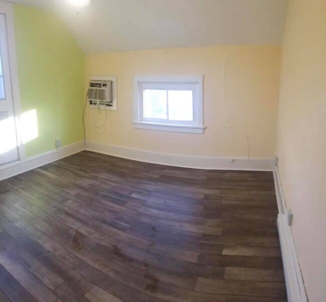 Building Photo - Large spacious 1 bedroom apartment near Vi...