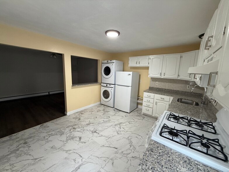 Shared Kitchen and Laundry - 20 Madison St