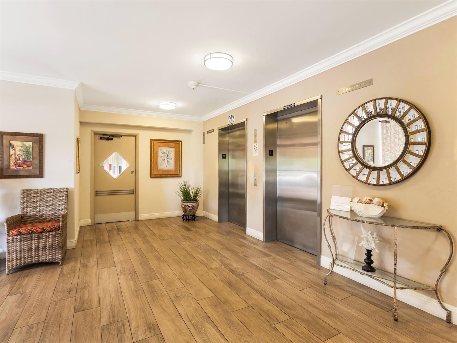 Building Photo - 4030 W Palm Aire Dr