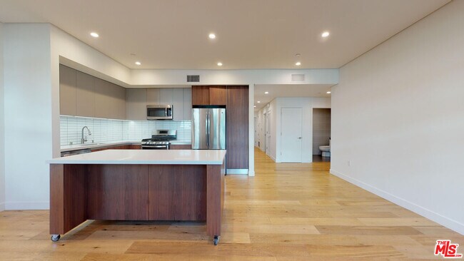 Building Photo - 938 Orange Grove Ave