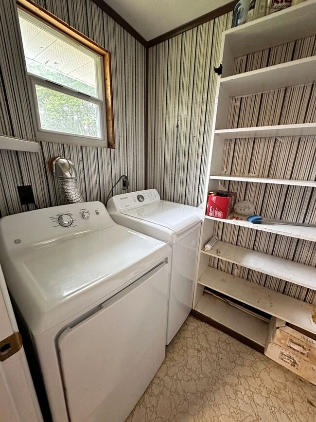 Building Photo - In the heart of Keystone Heights