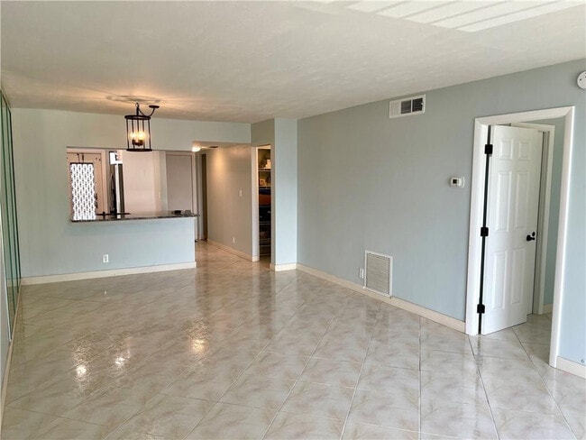 Building Photo - 801 N Ocean Blvd