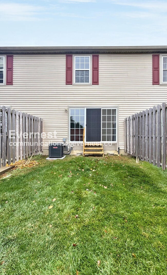 Building Photo - Spacious Condo with Modern Amenities and Garage Parking