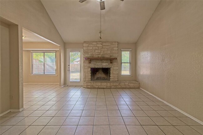 Building Photo - 914 Garden Meadow Dr