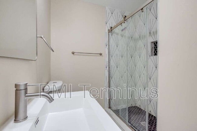 Building Photo - 3442 Longleaf Dr