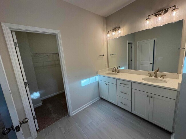 Building Photo - Bailey's Cove at Hilton Head Island | Where coastal living meets effortless elegance.