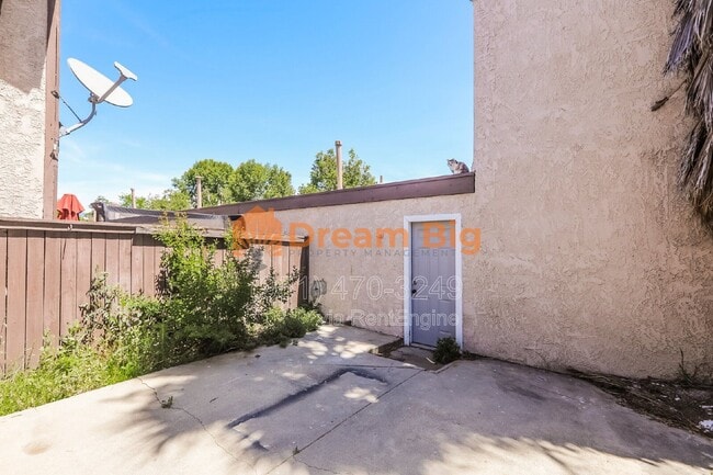 Building Photo - 2844 Oak Creek Dr