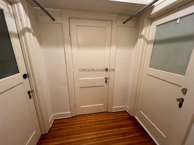 Building Photo - Large One bedroom downtown Eugene Apartment