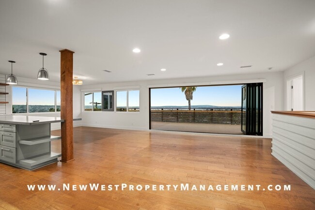 Building Photo - Exquisite Pacific Beach 4 bedroom located on a quiet cul-de-sac in the coveted Floral Terrace com...