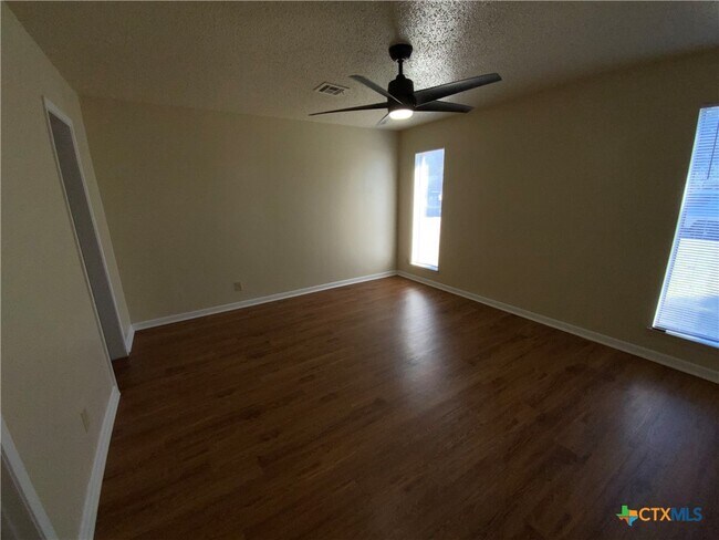 Building Photo - 510 B Cheyenne Dr