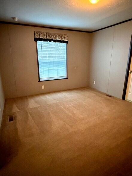 Building Photo - 21 Maynard Cir