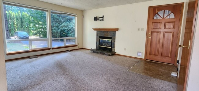 Building Photo - 3 Bed 1 bath Bothell rambler home $3199/mo