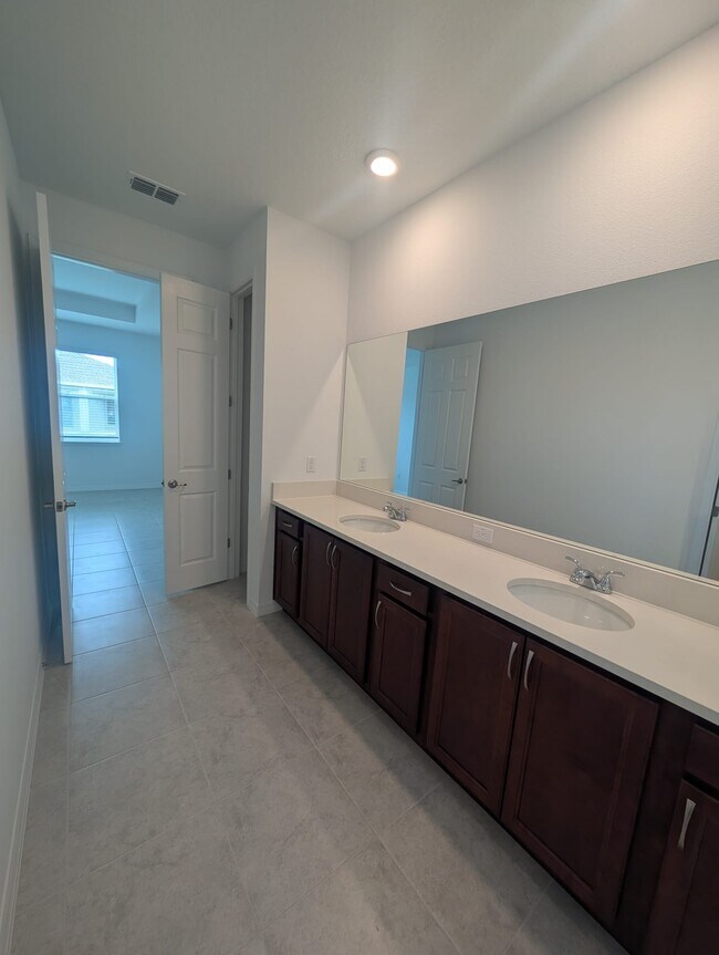 Building Photo - 7552 SW 56th Pl