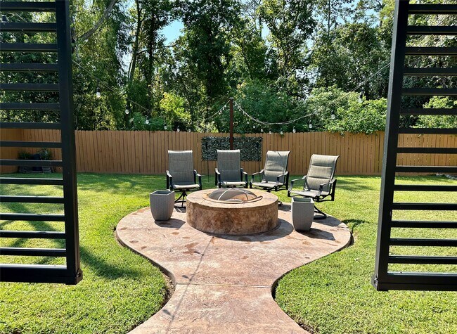 Building Photo - 9102 Rolling Rapids Rd