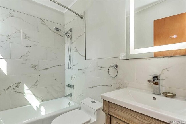 Building Photo - 25 Valentine Ave