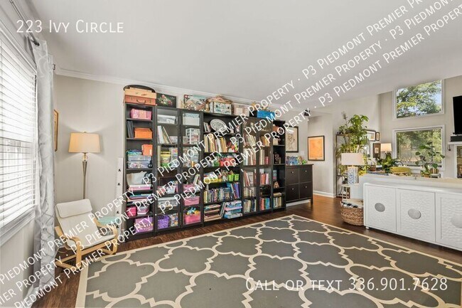 Building Photo - 223 Ivy Cir