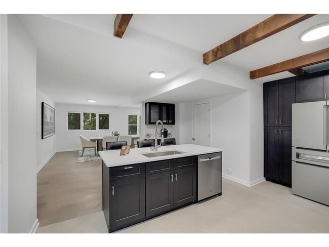 Building Photo - 5111 Colonial Dr