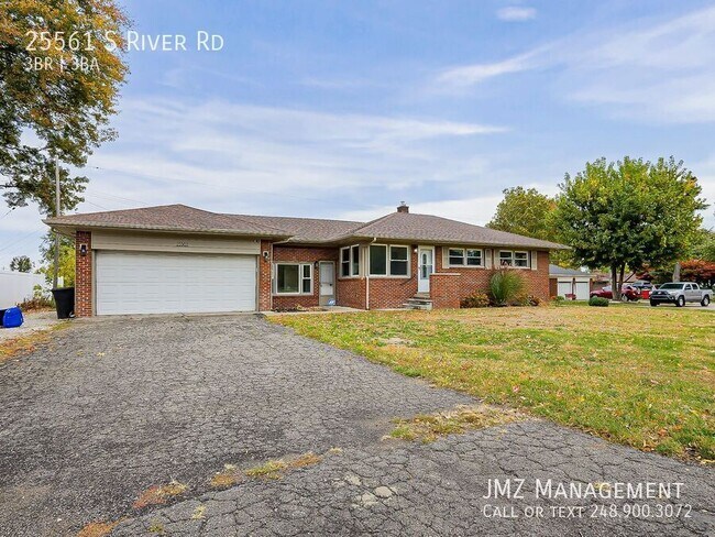 Building Photo - 25561 S River Rd