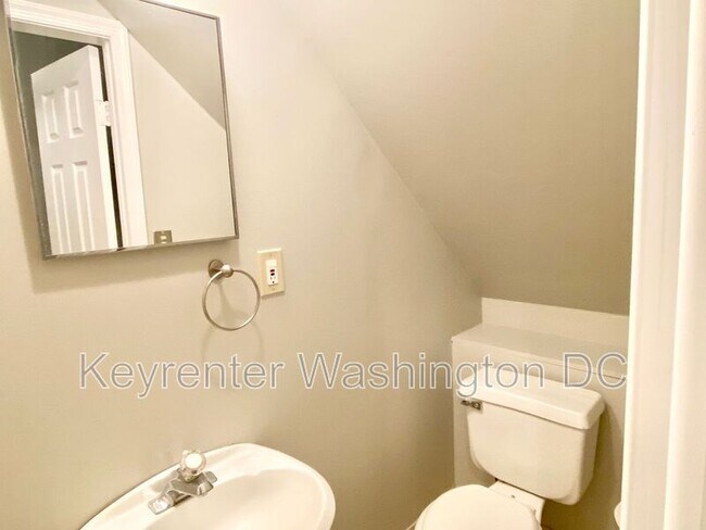 Building Photo - 18231 Fox Chase Cir