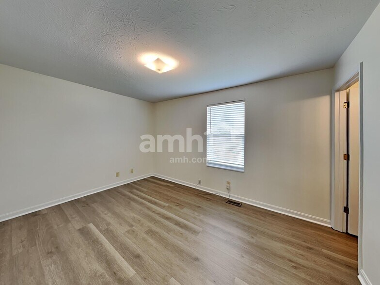 Building Photo - 117 Ridgewood Dr